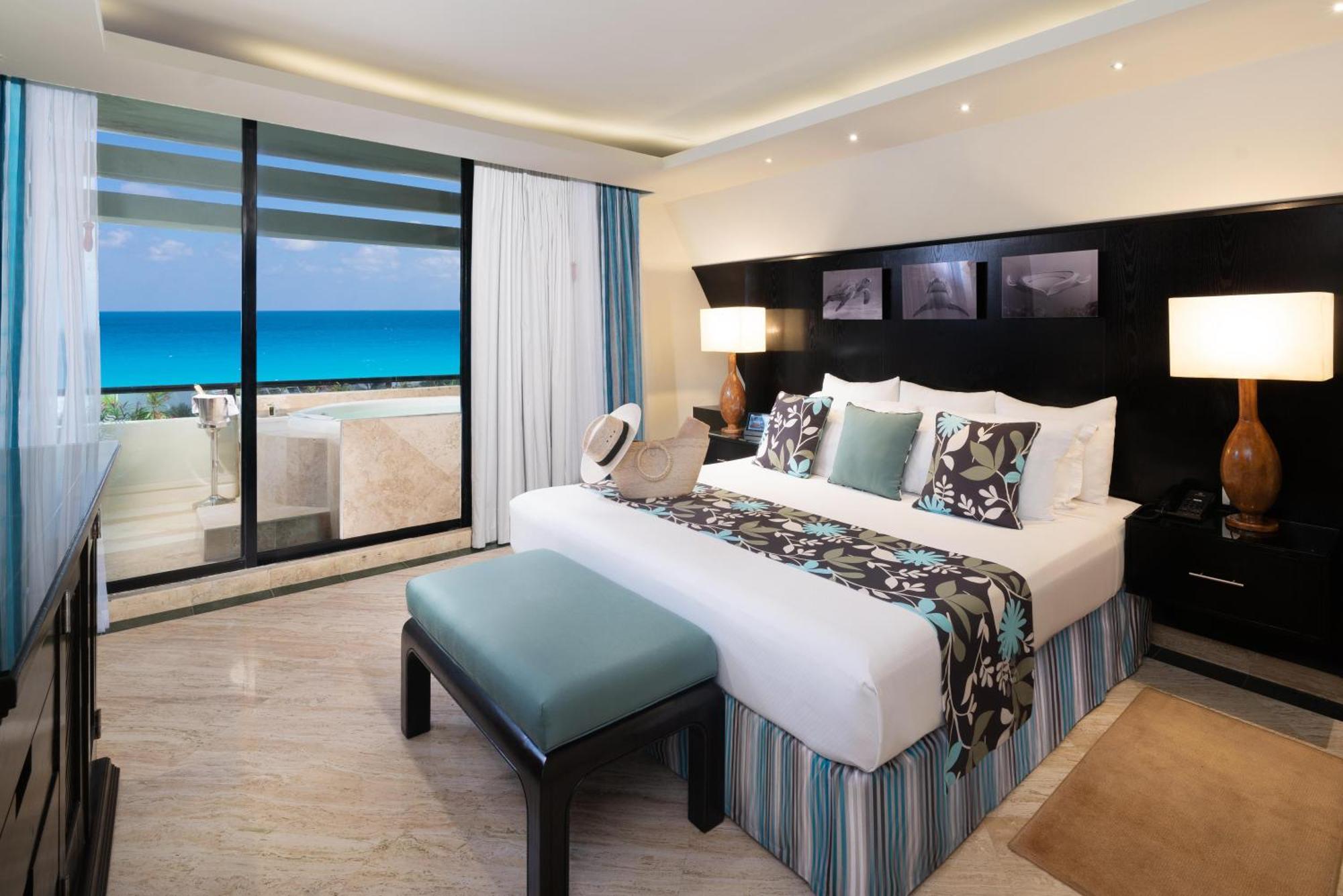 The Pyramid Cancun By Oasis Exterior foto A bedroom at the Hard Rock Hotel