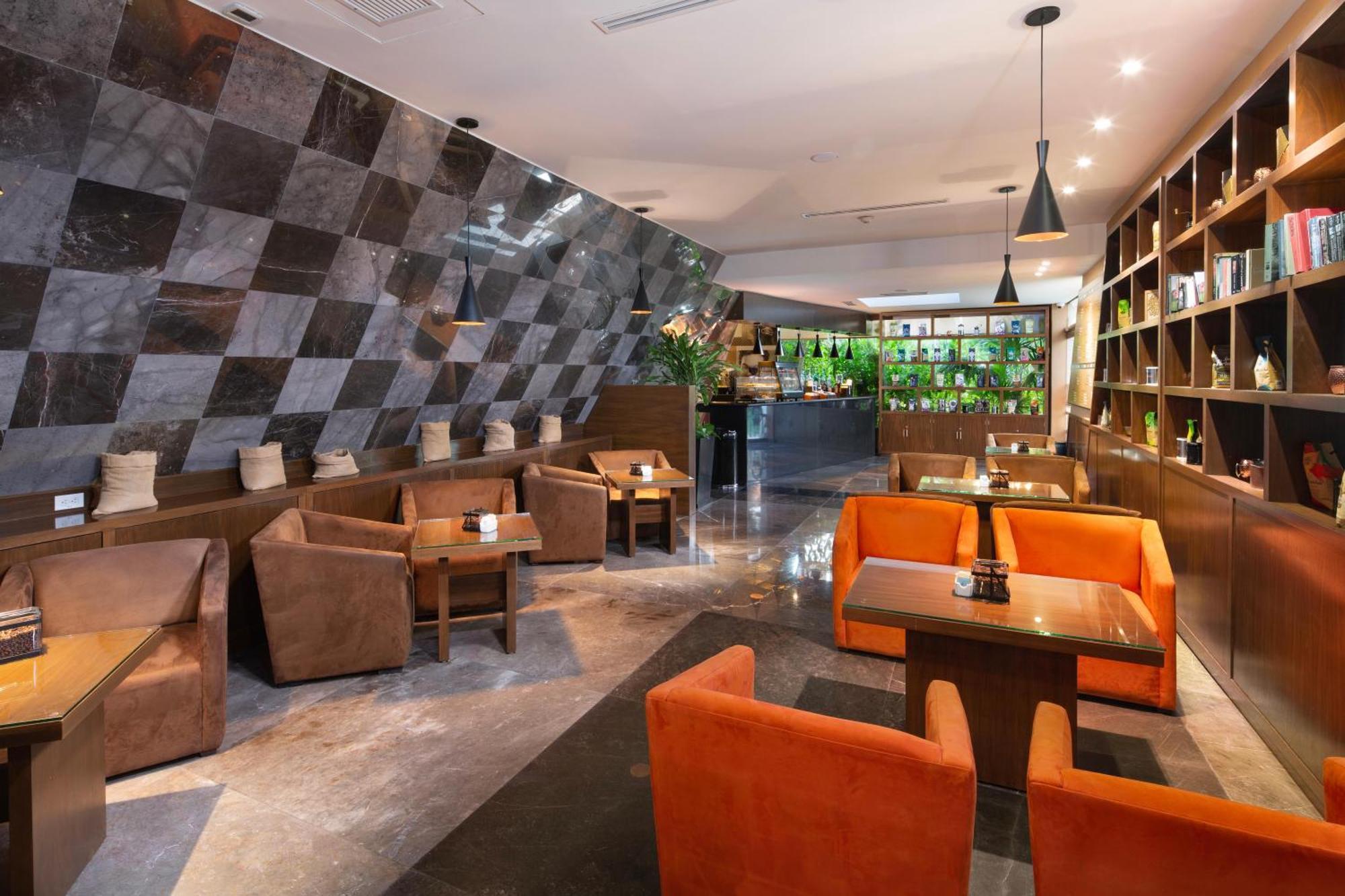 The Pyramid Cancun By Oasis Exterior foto The interior of the lounge